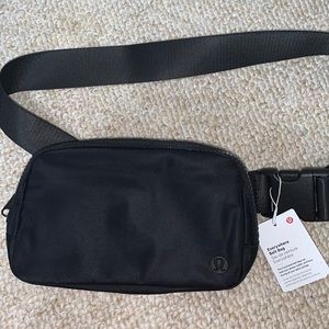 black lululemon fannypack